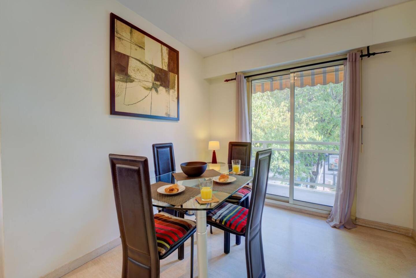Elegant Apt W/2 Terraces/Mins To Beach & Shops Antibes Exterior foto